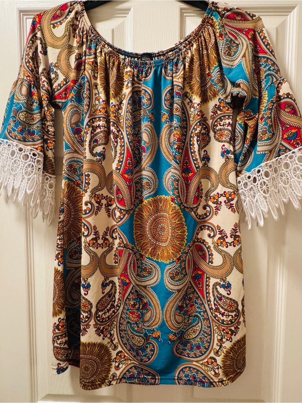 WinWin Teal Cream Gold Paisley Off-Shoulder Tunic with Lace Trim